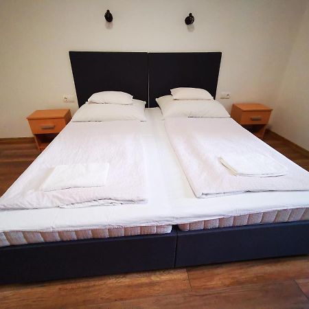 Máté apartman Gyula Exterior foto